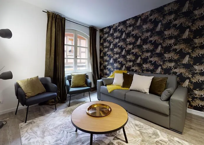 2 La Commanderie Apartment *